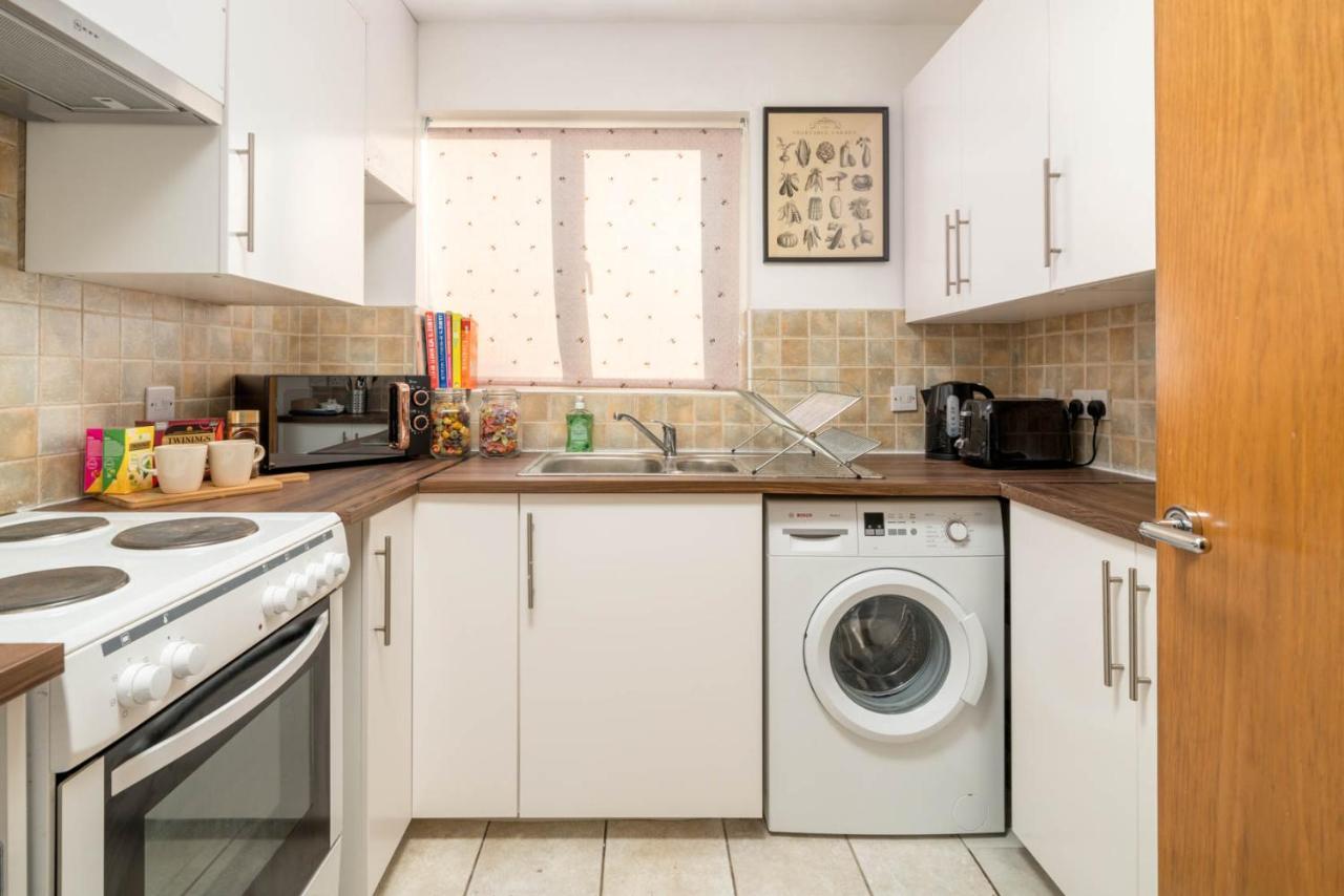 2 Bedroom Flat Near London Excel Exterior foto