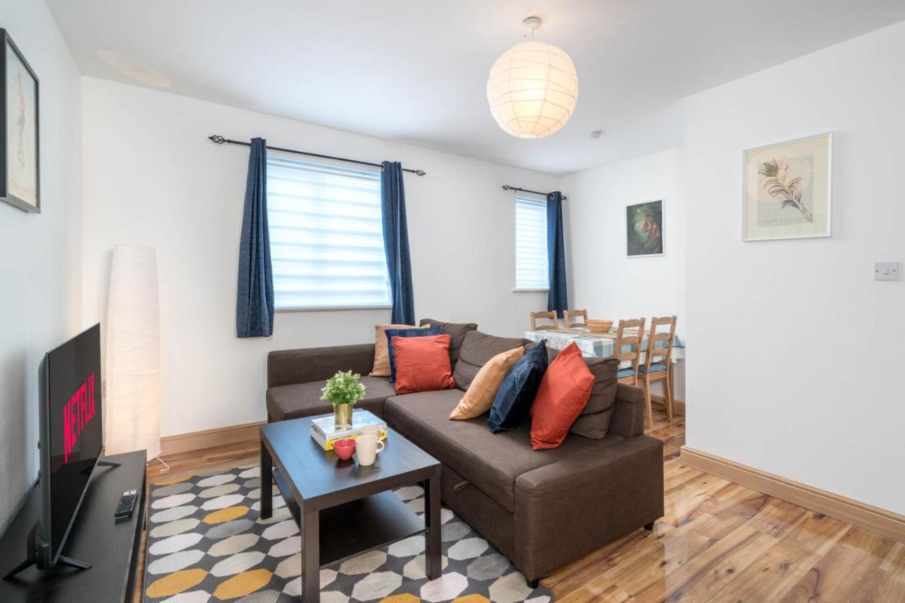 2 Bedroom Flat Near London Excel Exterior foto