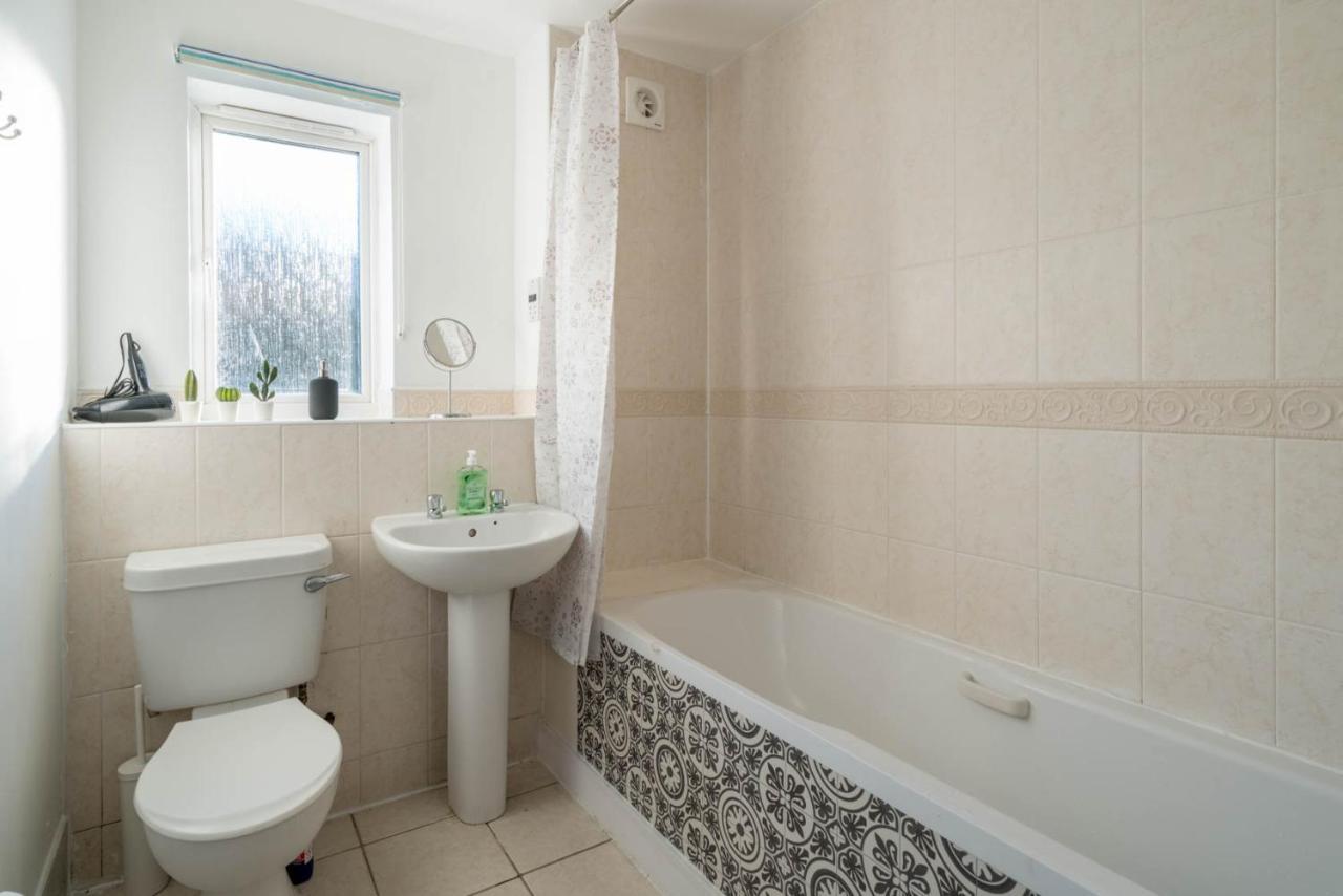 2 Bedroom Flat Near London Excel Exterior foto
